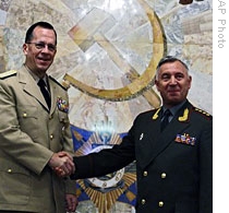 Admiral Michael Mullen, head of US Joint Chiefs of Staff and Gen. Nikolai Makarov, chief of Russia's General Staff in Moscow, 26 Jun 2009