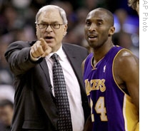 Phil Jackson with Lakers player Kobe Bryant