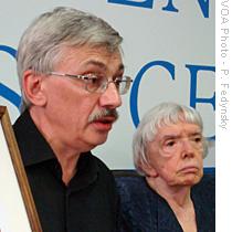 Chairman of the Memorial human rights organization Oleg Orlov (l) and head of the Moscow Helsinki Group Lyudmilla Alexeyeva