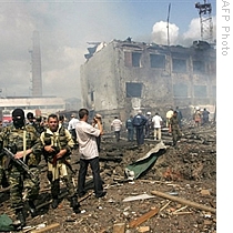 Policemen work at the site of explosion in a police compound in Nazran, 17 Aug 2009