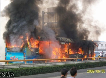 25 Killed in Bus Blaze in Chengdu