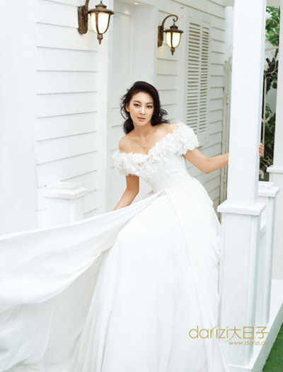 Zhang Yuqi's graceful bridal look